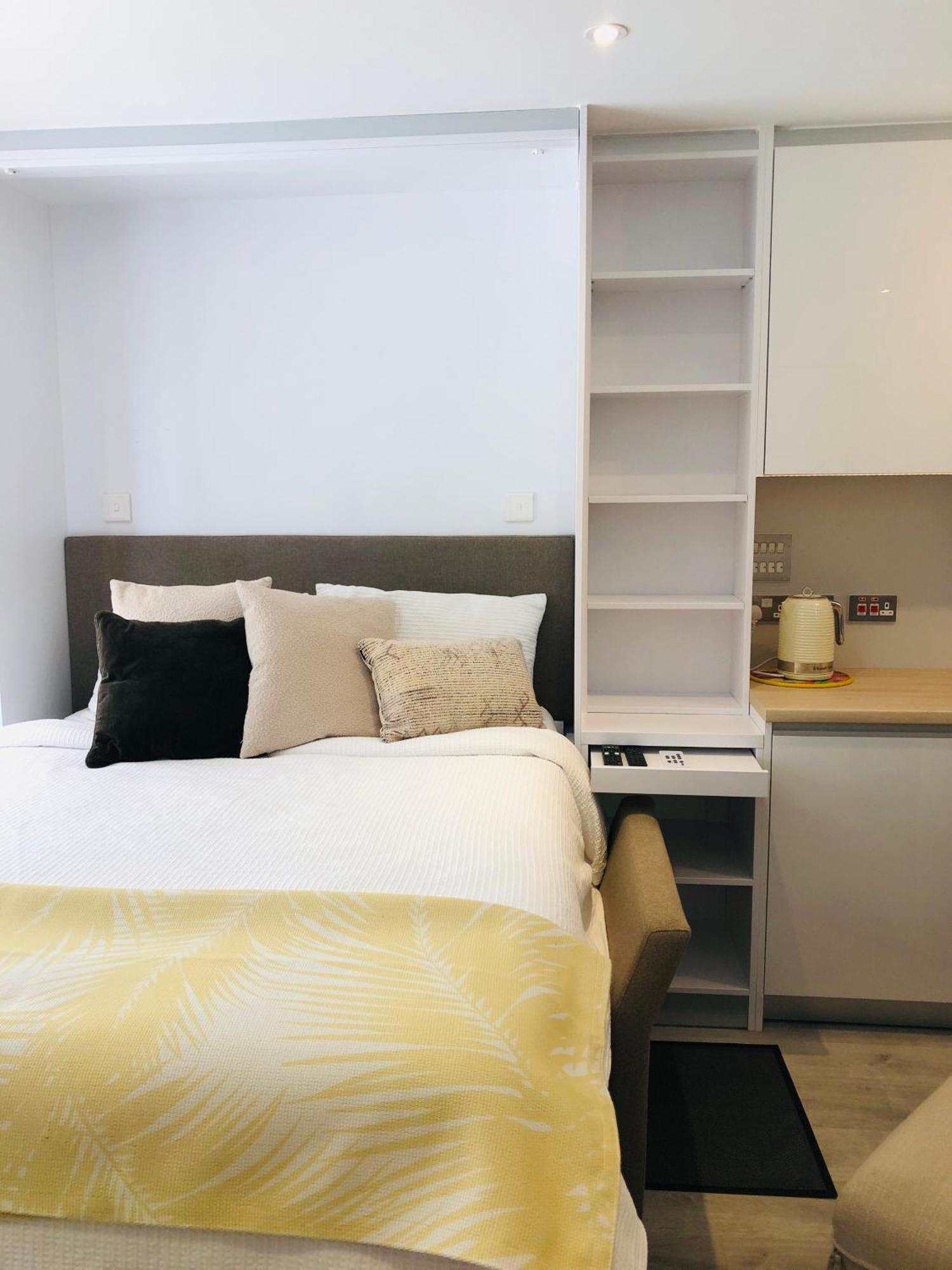 Cp High Floor Luxury Studio Sleeps 3 지브롤터 외부 사진