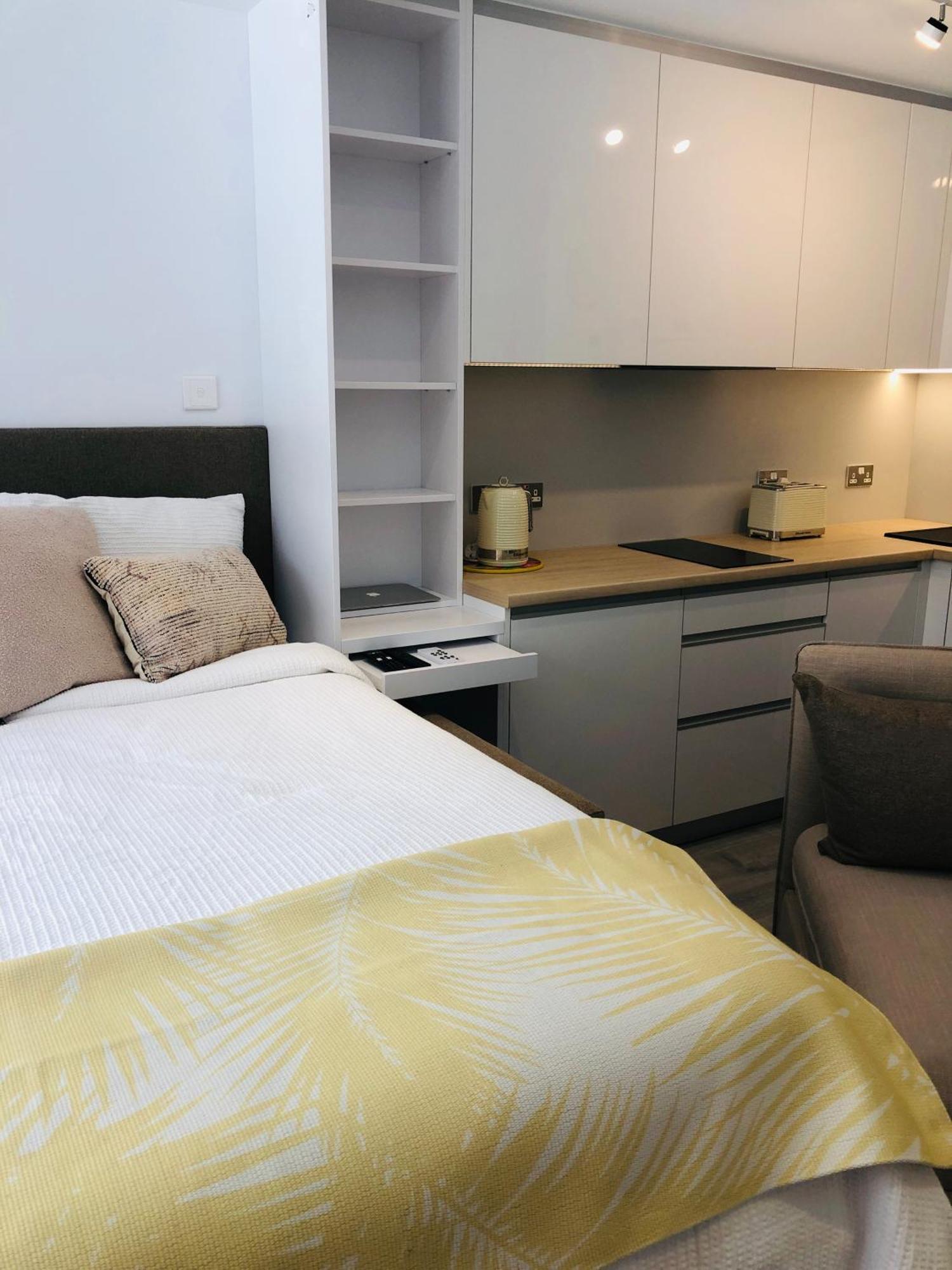 Cp High Floor Luxury Studio Sleeps 3 지브롤터 외부 사진